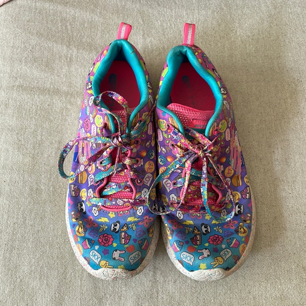 Kids emojis tennis shoes